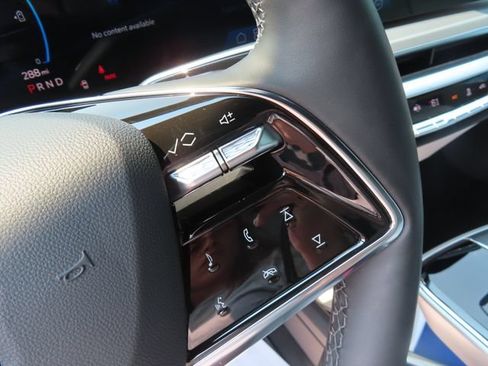 Used 2025 Cadillac Lyriq Luxury AWD/4WD image 17