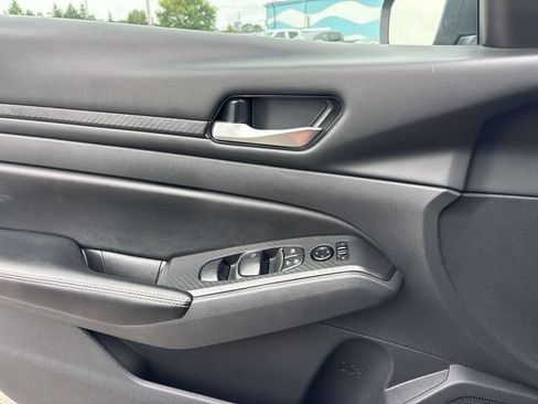 Used 2024 Nissan Altima 2.5 SV FWD image 17