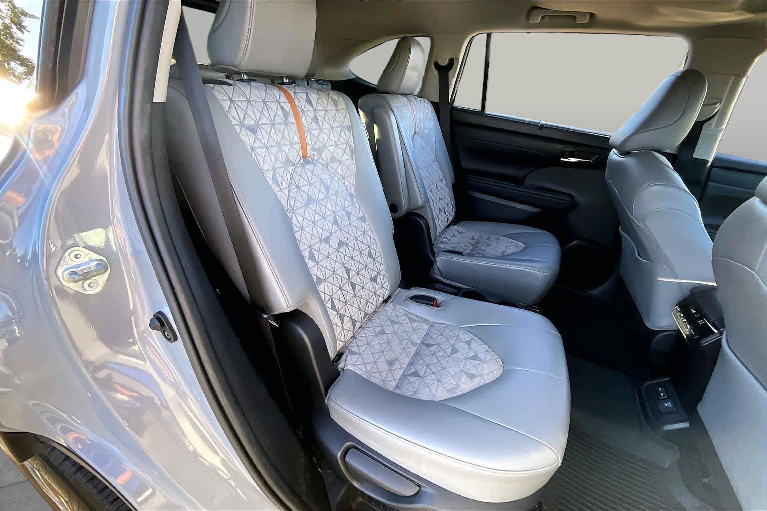 Certified 2022 Toyota Highlander Bronze Edition AWD/4WD image 19