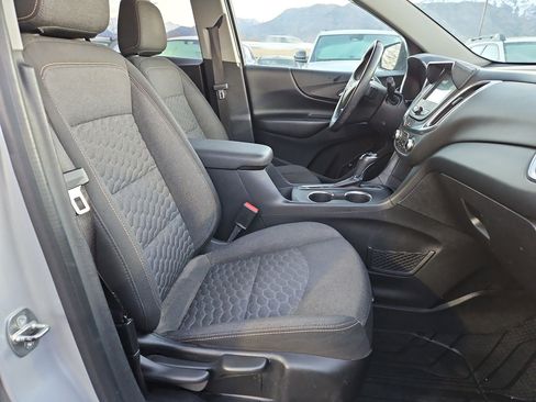 Used 2018 Chevrolet Equinox LT image 32