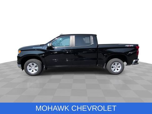 Used 2022 Chevrolet Silverado 1500 LT AWD/4WD image 5