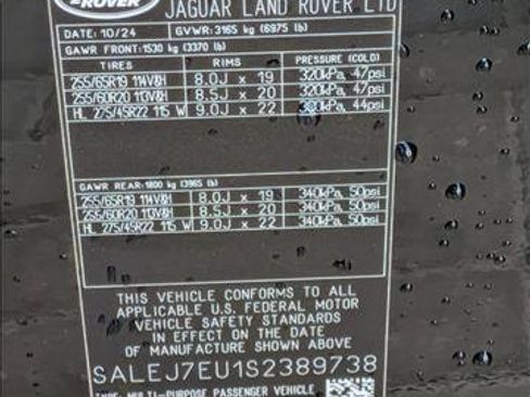 New 2025 Land Rover Defender 110 S image 17