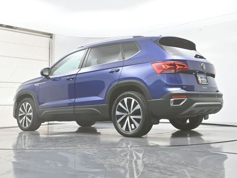 Used 2022 Volkswagen Taos SE w/ Panoramic Sunroof Package AWD/4WD image 29