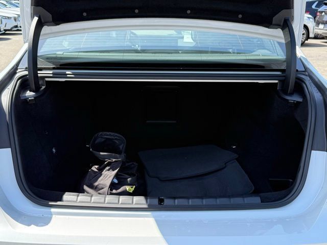 Used 2026 BMW 750e xDrive AWD/4WD image 15