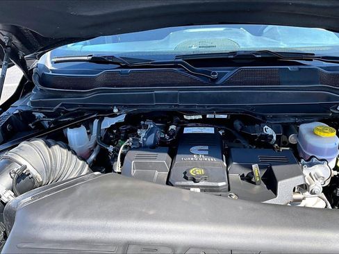 Used 2024 RAM 2500 Tradesman w/ Chrome Appearance Group AWD/4WD image 10