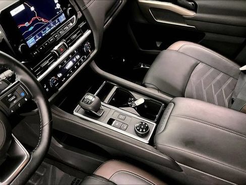Used 2025 Nissan Pathfinder Platinum w/ Cargo Package AWD/4WD image 17