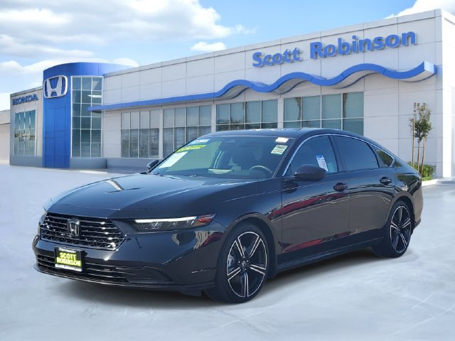 Used 2025 Honda Accord Sport image 2