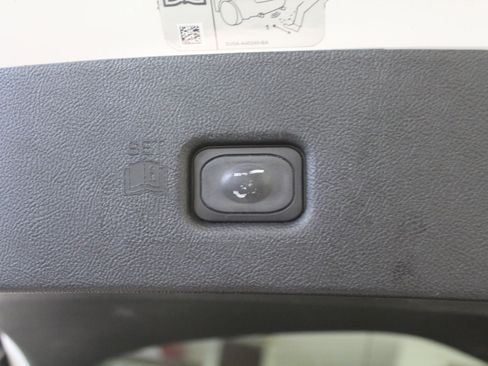 Used 2017 Lincoln MKX Reserve w/ Driver Assistance Package image 29