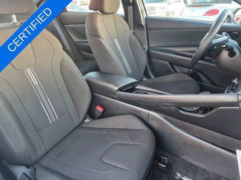 Used 2025 Hyundai Elantra SEL image 34