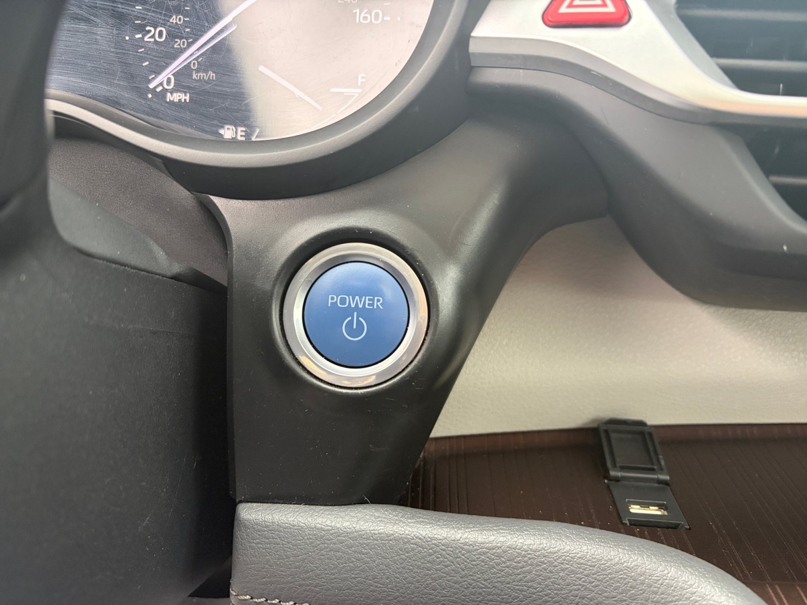 Used 2024 Toyota Sienna XLE FWD image 20