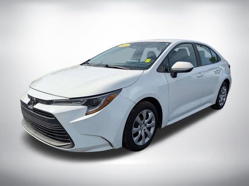 Used 2024 Toyota Corolla LE FWD image 8