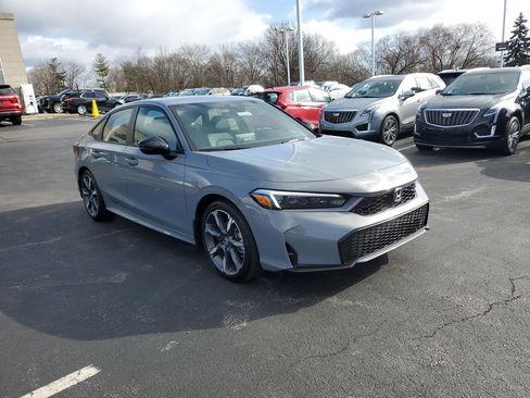 Used 2025 Honda Civic Sport Touring image 4