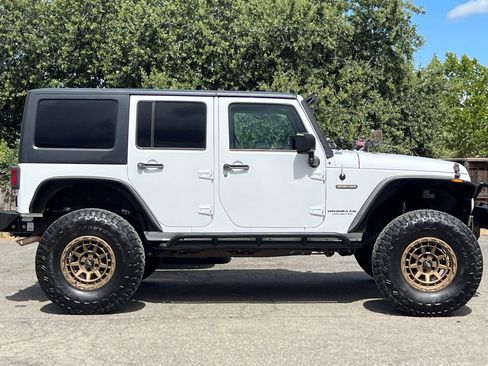 Used 2017 Jeep Wrangler Unlimited Sport AWD/4WD image 3