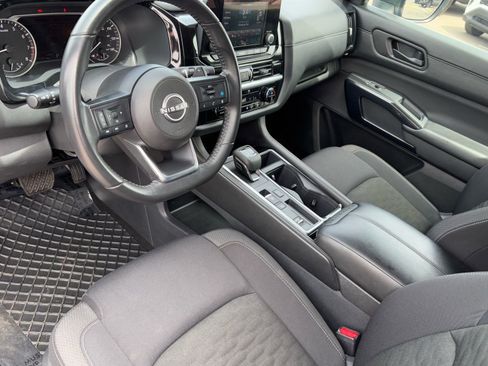Used 2025 Nissan Pathfinder SV FWD image 16