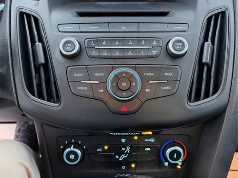 Used 2017 Ford Focus SE image 23