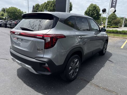 Used 2024 Kia Seltos LX AWD/4WD image 9