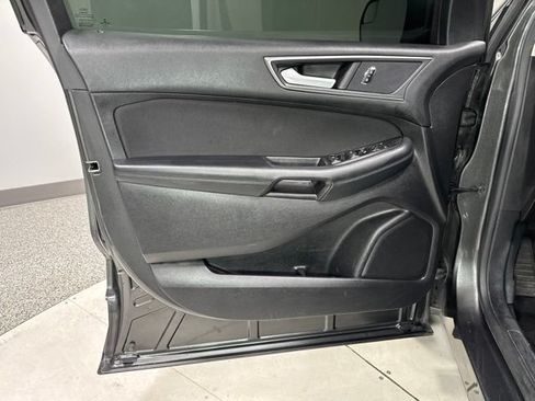 Used 2018 Ford Edge SE FWD image 8