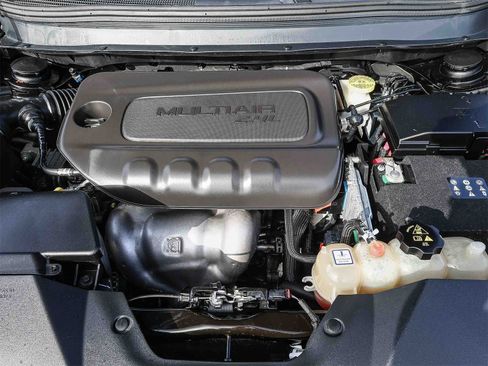 Used 2019 Jeep Cherokee Latitude w/ Popular Appearance Group image 11