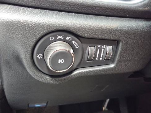 New 2026 Chrysler Pacifica Pinnacle image 29