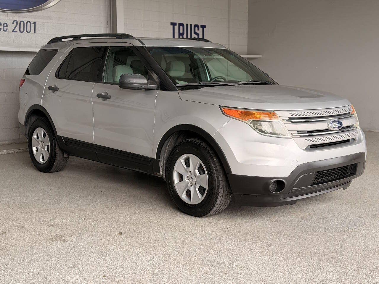 Used 2013 Ford Explorer FWD image 3