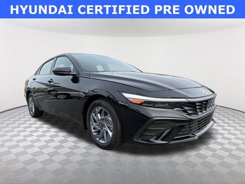 Used 2025 Hyundai Elantra Blue image 3