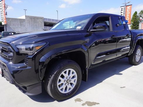 Certified 2026 Toyota Tacoma SR5 AWD/4WD image 4