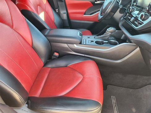 Used 2021 Toyota Highlander XSE image 14