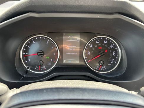 Used 2021 Toyota RAV4 XLE w/ Convenience Package FWD image 14
