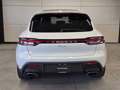 Used 2025 Porsche Macan image 8