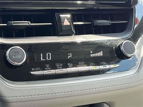 Certified 2024 Toyota Corolla Cross LE image 33