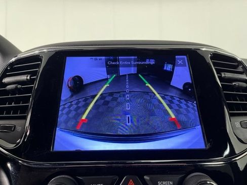 Used 2019 Jeep Grand Cherokee Laredo AWD/4WD image 32