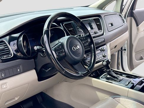 Used 2015 Kia Sedona EX FWD image 4