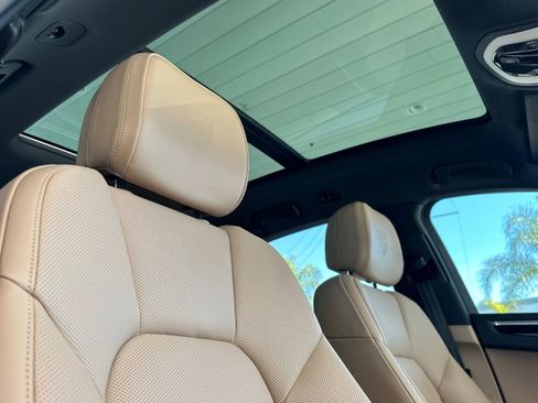 Used 2023 Porsche Macan AWD image 17