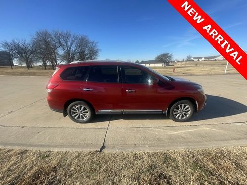 Used 2013 Nissan Pathfinder SL w/ SL Premium Pkg image 2