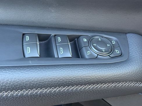 Used 2025 GMC Yukon XL Denali AWD/4WD image 7