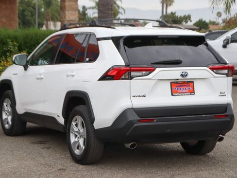 Used 2020 Toyota RAV4 XLE w/ XLE Grade Weather Package AWD/4WD image 6
