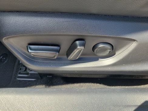 Used 2020 Toyota Camry SE FWD image 17