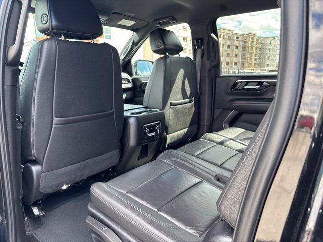 Used 2025 Chevrolet Suburban Z71 AWD/4WD image 29