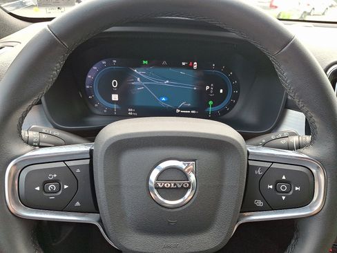 Certified 2025 Volvo XC40 B5 Core image 19