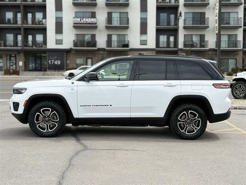 Used 2022 Jeep Grand Cherokee Trailhawk w/ Luxury Tech Group III AWD/4WD image 4