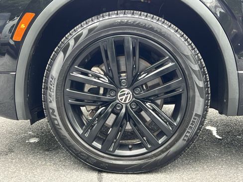Used 2022 Volkswagen Tiguan SE R-Line AWD/4WD image 17