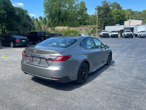 Used 2025 Toyota Camry SE FWD image 7