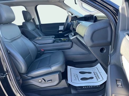 Used 2025 Ford Expedition Active AWD/4WD image 22