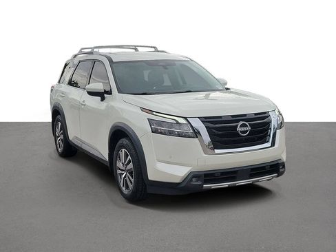 Used 2022 Nissan Pathfinder SL FWD image 2