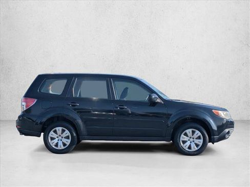 Used 2010 Subaru Forester 2.5X AWD/4WD image 4