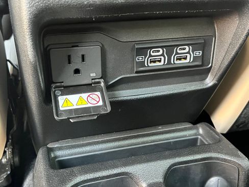 Used 2024 Jeep Grand Cherokee L Limited AWD/4WD image 13
