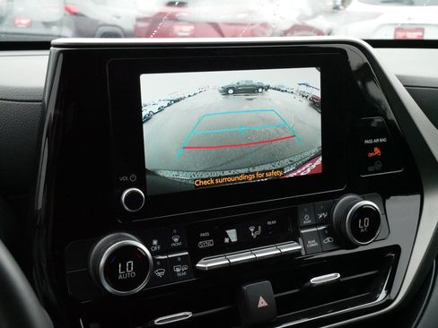 Used 2023 Toyota Highlander LE image 30