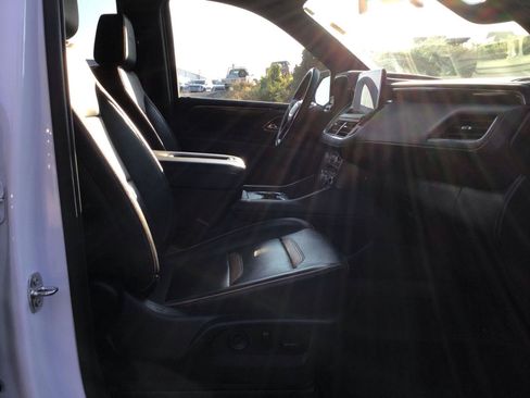 Used 2023 GMC Yukon AT4 w/ AT4 Premium Plus Package AWD/4WD image 8
