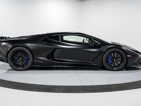 Used 2025 Lamborghini Revuelto AWD/4WD image 2