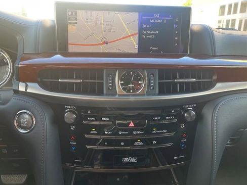 Used 2016 Lexus LX 570 4WD w/ Luxury Package image 20